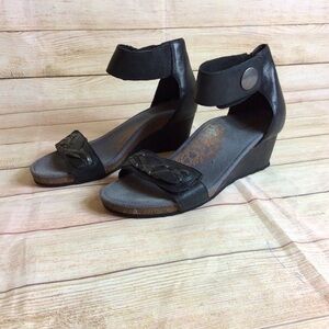 Aetrex Becca black leather braided sandal. 40 9-9.5